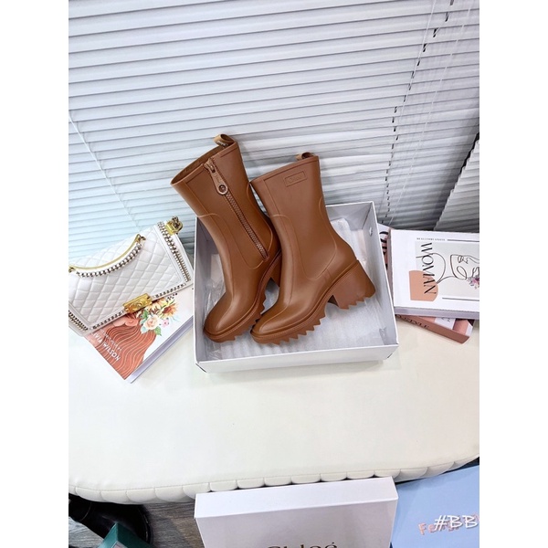 Bốt Nhựa thơm dẻo đế cao