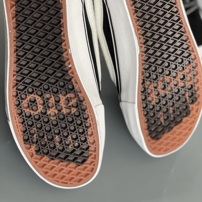 Giày Thể Thao Đen Trắng