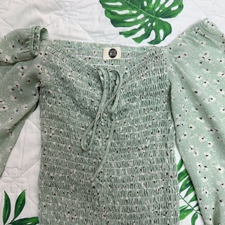 đầm ôm nhún body, hoa nhí , tay phồng xinh lắm. size M