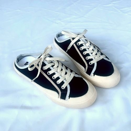 Giày sục nữ thể thao , khoá dây , vải mềm mịn đế cao êm