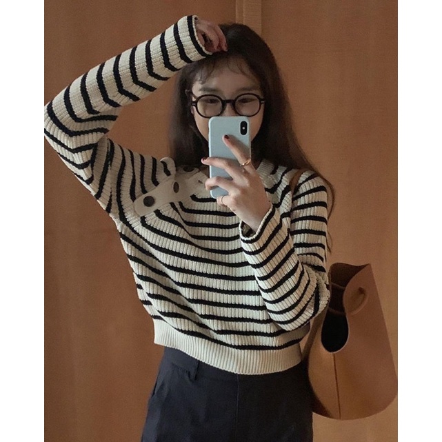 Áo len be sọc đen