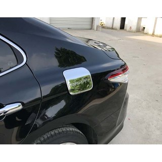 Ốp nắp bình xăng xe toyota camry 2019-2022