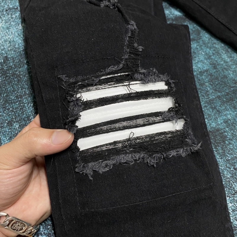 Quần amiri vá trắng giá học sinh 2022