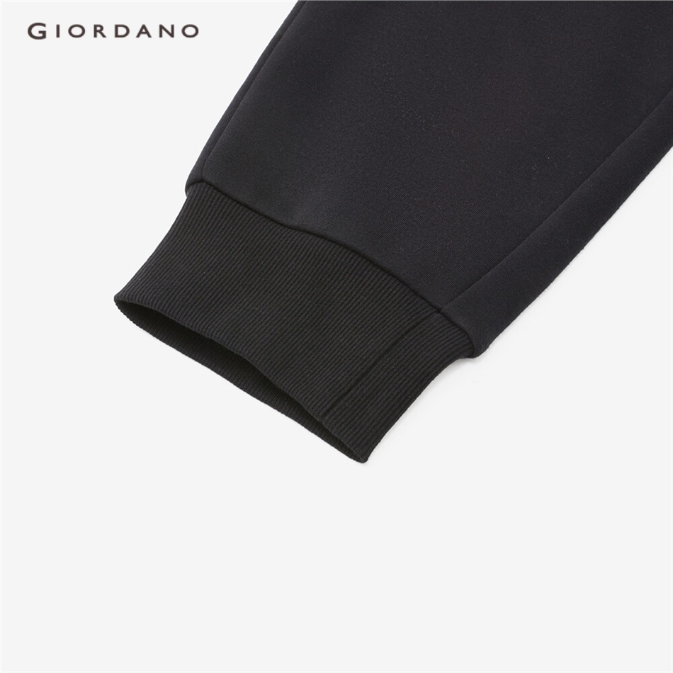 Quần jogger GIORDANO 01112851 thể thao chất liệu lông cừu cực tổng hợp co giãn thời trang cho nam