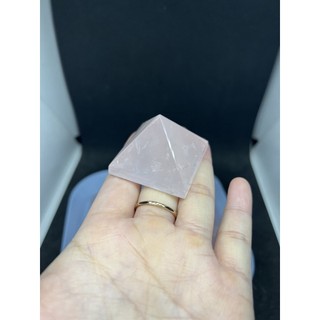 Kim tự tháp Rose Quartz