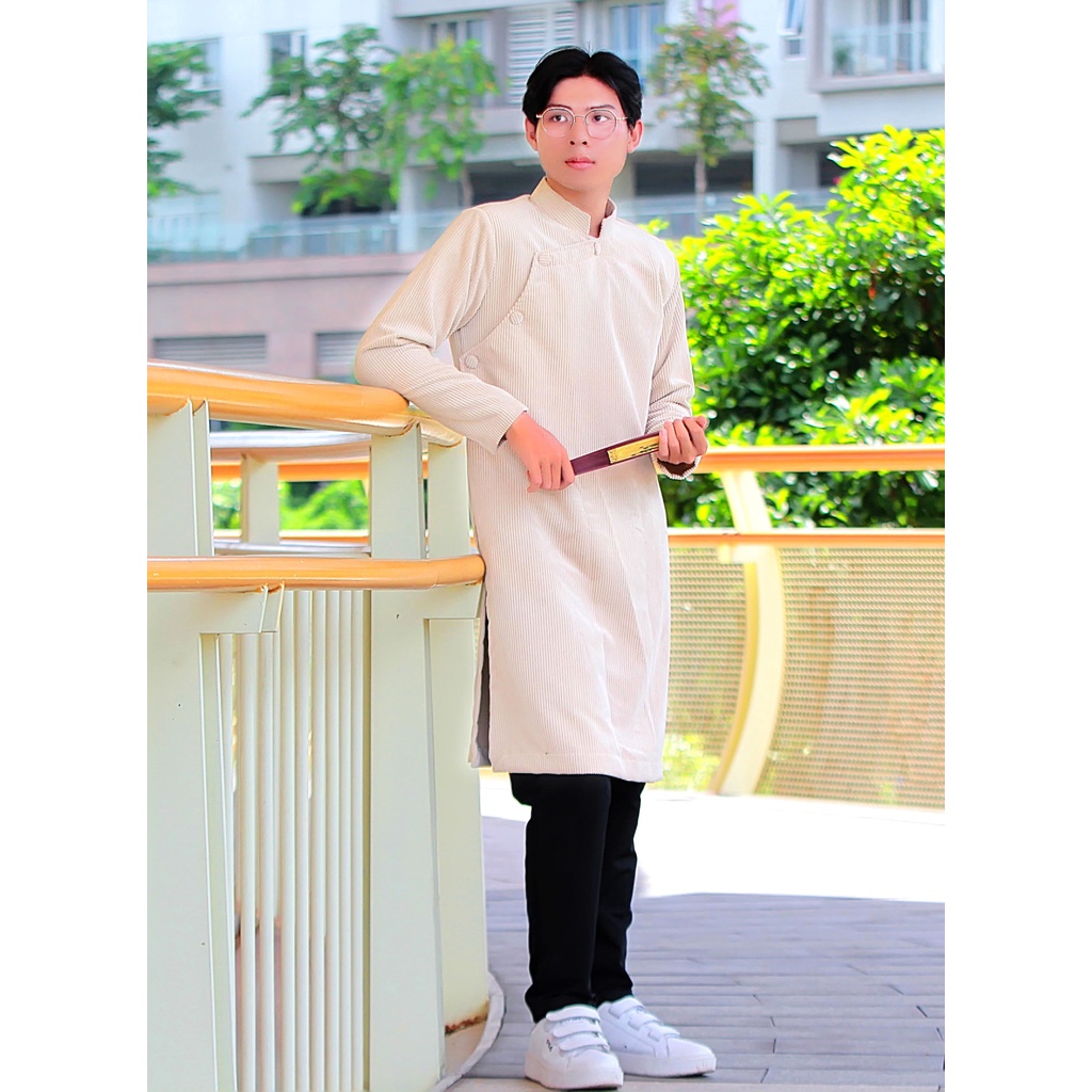 Áo dài nam cách tân màu Be phong cách vintage hoài cổ