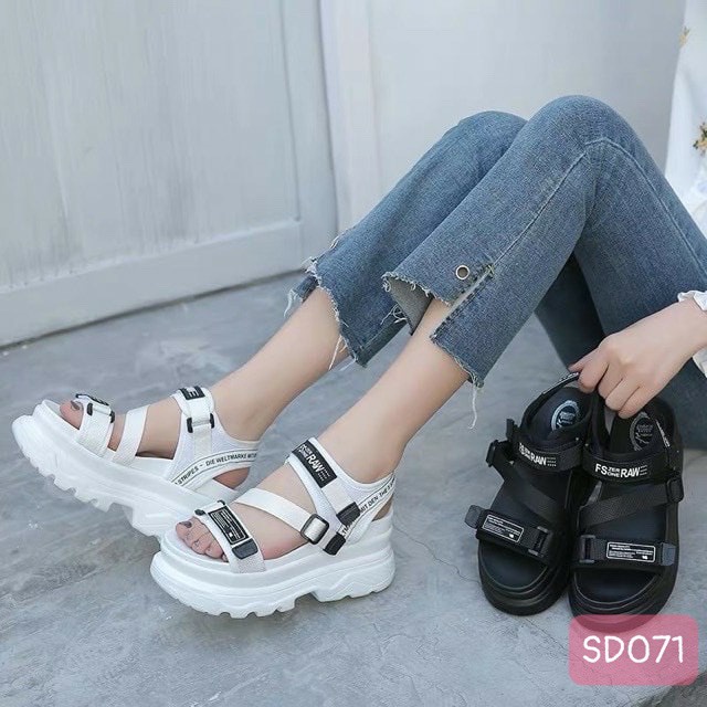 Dép sandal, dép quai hậu 5cm ôm chân tăng chiều cao ma sát tốt phong cách thời trang Hàn Quốc SD071.