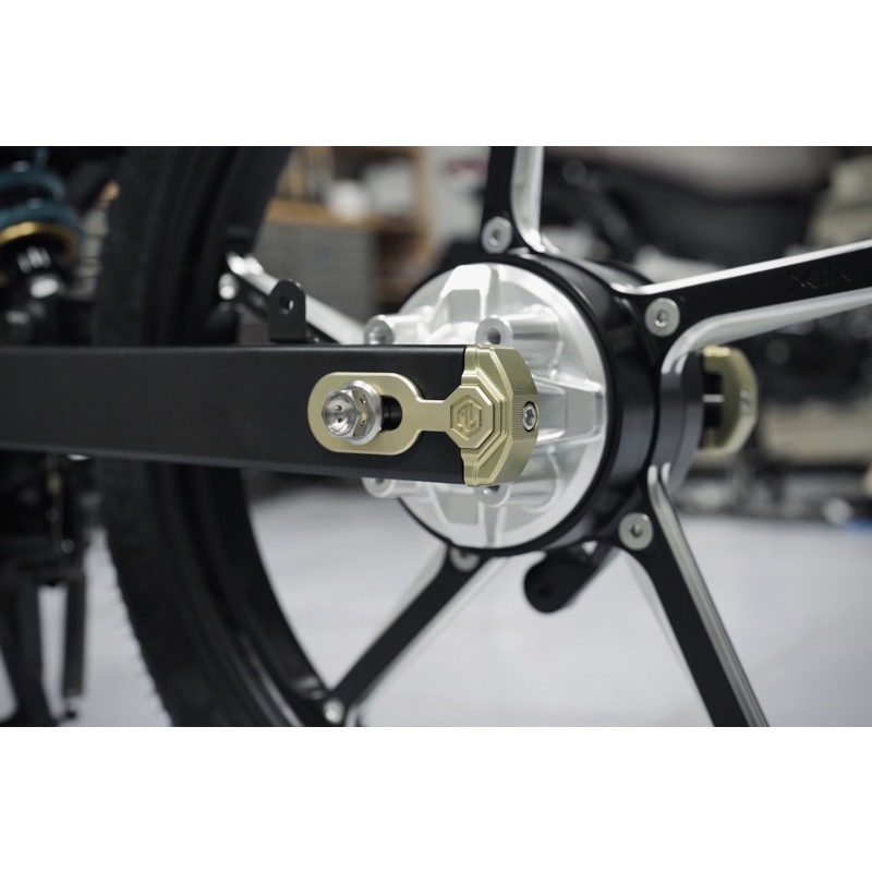 Bát tăng sên Ex135 4S cnc có nẹp gắp