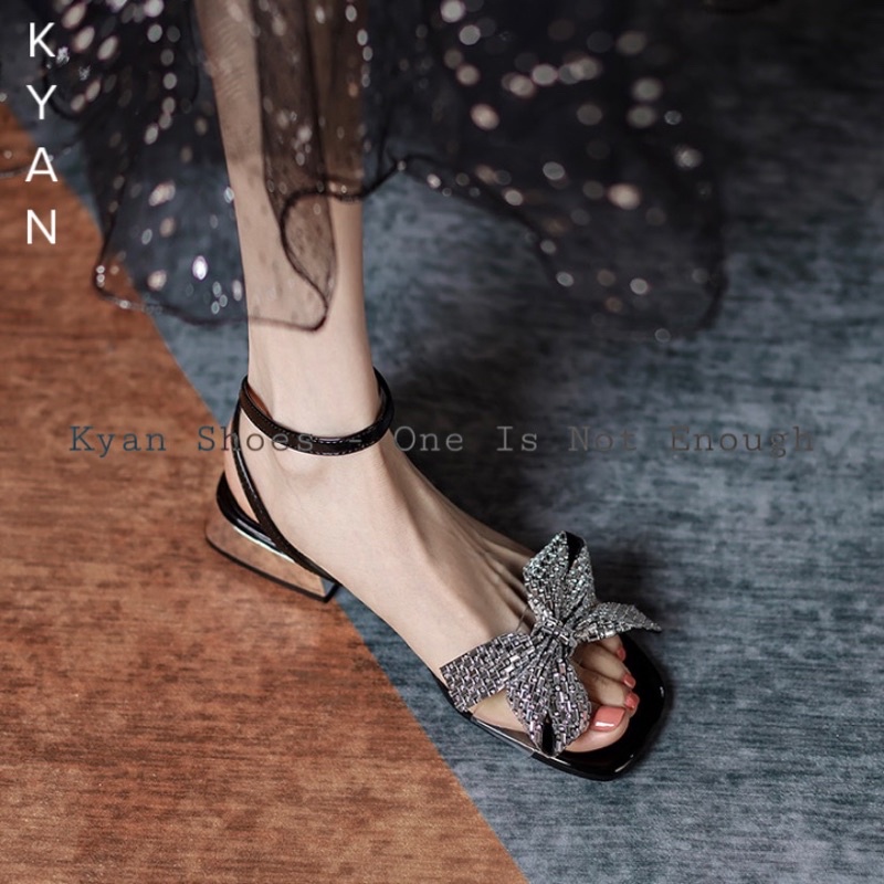 Giày Sandal Nữ, Giày Quai Hậu, Đế Vuông, Gót Cao 3 Cm, Quai Ngang Meka Phối Nơ Đá Kiểu Dáng Thanh Lịch, Nhẹ Nhàng.