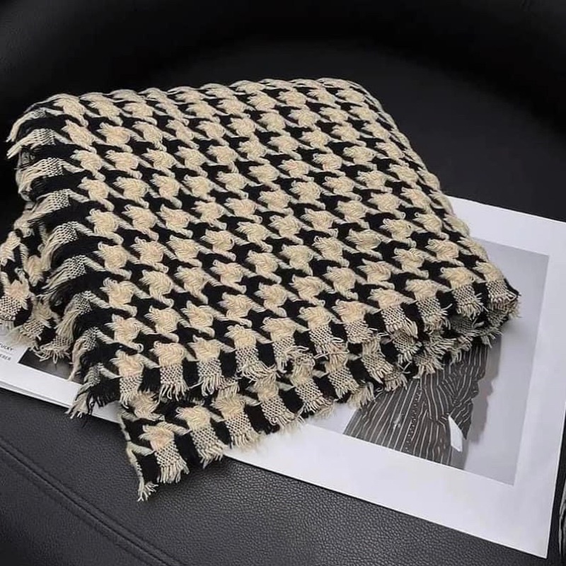 KHĂN LEN ĐEN TRẮNG CHOÀNG CỔ BẢN TO, RỘNG 200x50cm