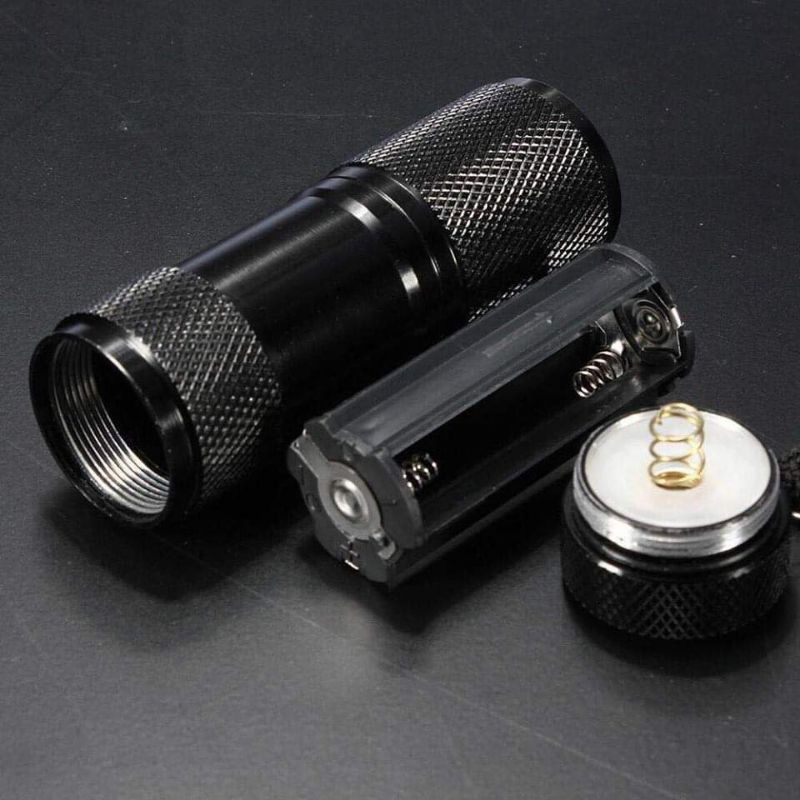 ĐÈN PIN MINI CẦM TAY 9 BÓNG LED  Đèn soi tiền giả, đèn LED UV 9 bóng, đèn soi giấy tờ, cà vẹt, bằng lái xe