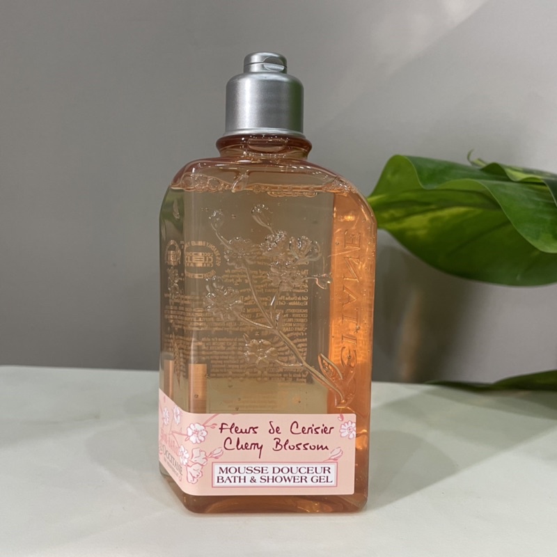 Sữa tắm hoa anh đào Loccitane / L’Occitane Cherry Blossom Bath &amp; Shower Gel