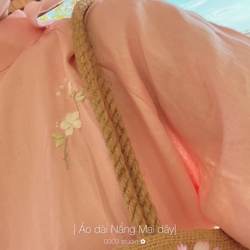 | 0303 studio | Áo dài buộc dây tay lửng 40cm tà dài 120 thêu hoa mai ở cổ và ngưc -  Áo dài  Nắng Mai