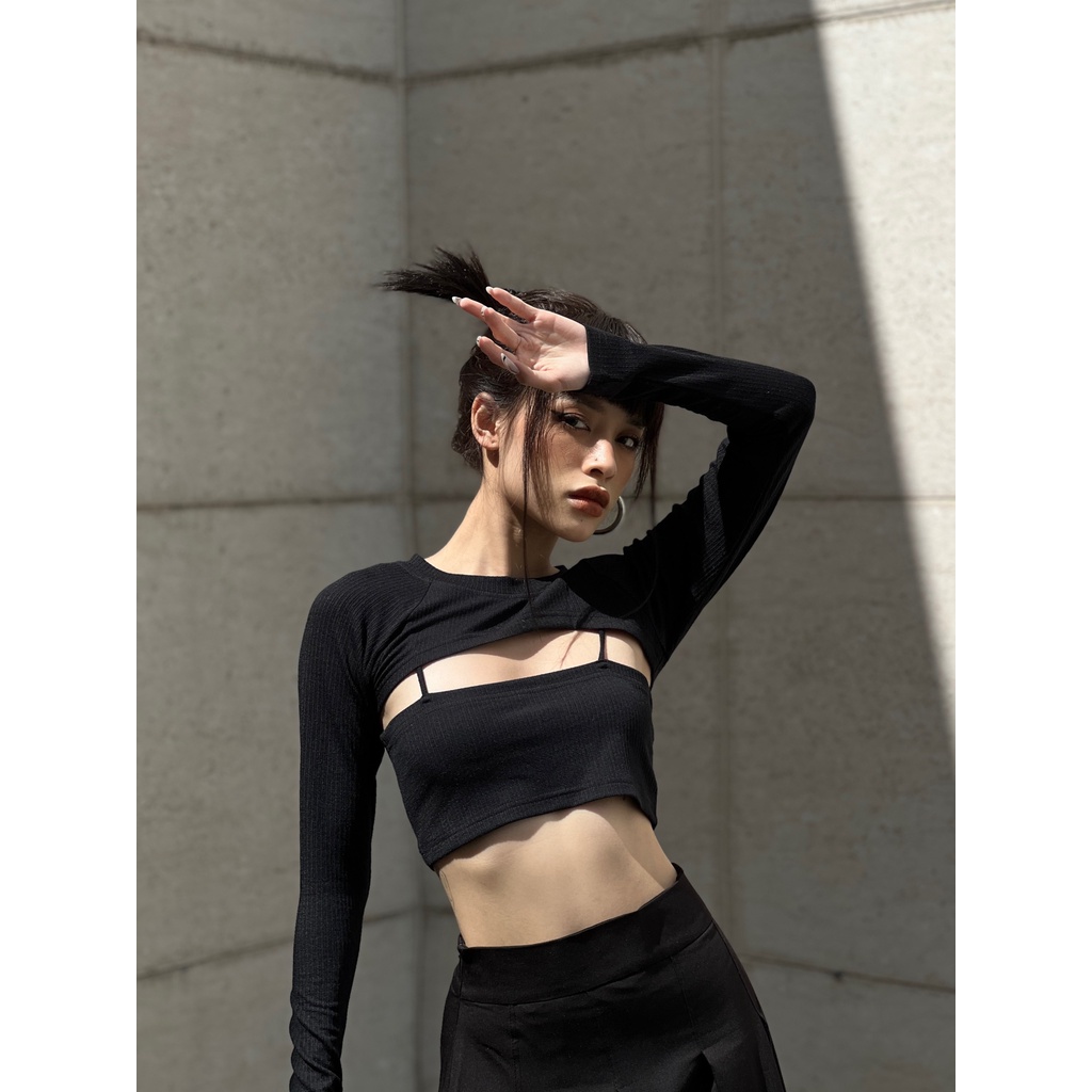Áo croptop cut-out tay dài, màu đen, là min - SUPER CROP SWEATER WITH CAMI