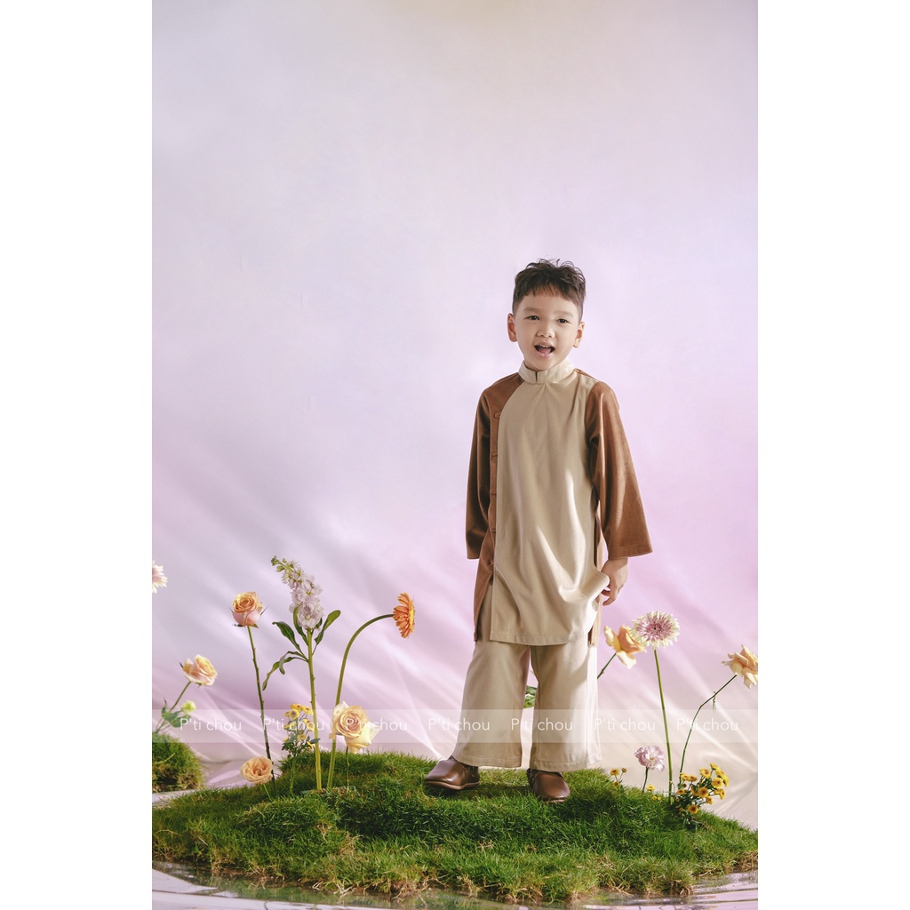 Áo dài Bảo thiết kế cho bé trai P'ti chou nhung mềm mại