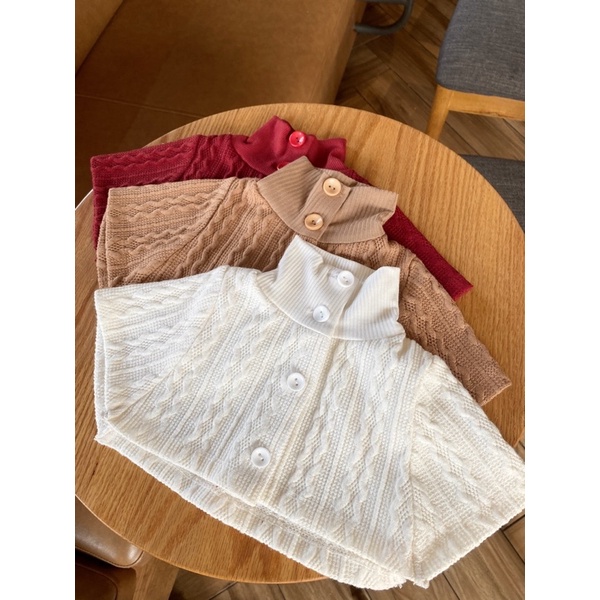 Áo len vặn thừng 2 chi tiết gồm 1 áo choàng và 1 áo len tăm mặc bên trong