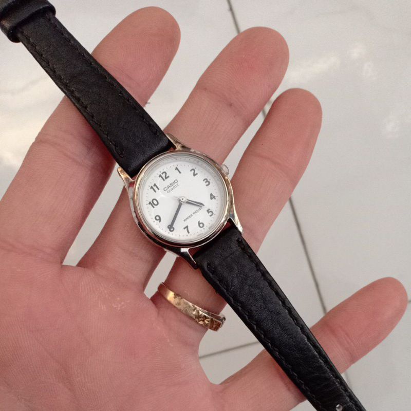 đồng hồ nữ si nhật hiệu casio dây da đen mặt trắng thời trang cho nữ