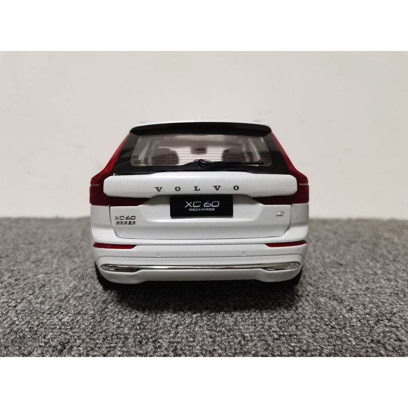 Mô hình xe Volvo XC60 tỉ lệ 1:18