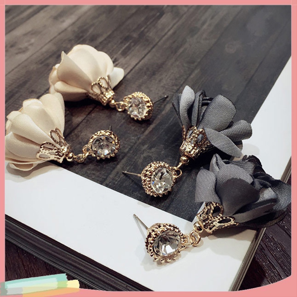 Đôi Khuyên Tai Hình Hoa Đính Kim Cương Giả Thời Trang Cho Nữ