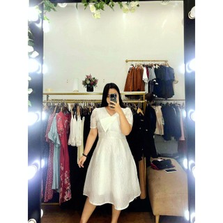 Váy trắng cổ nơ lệch