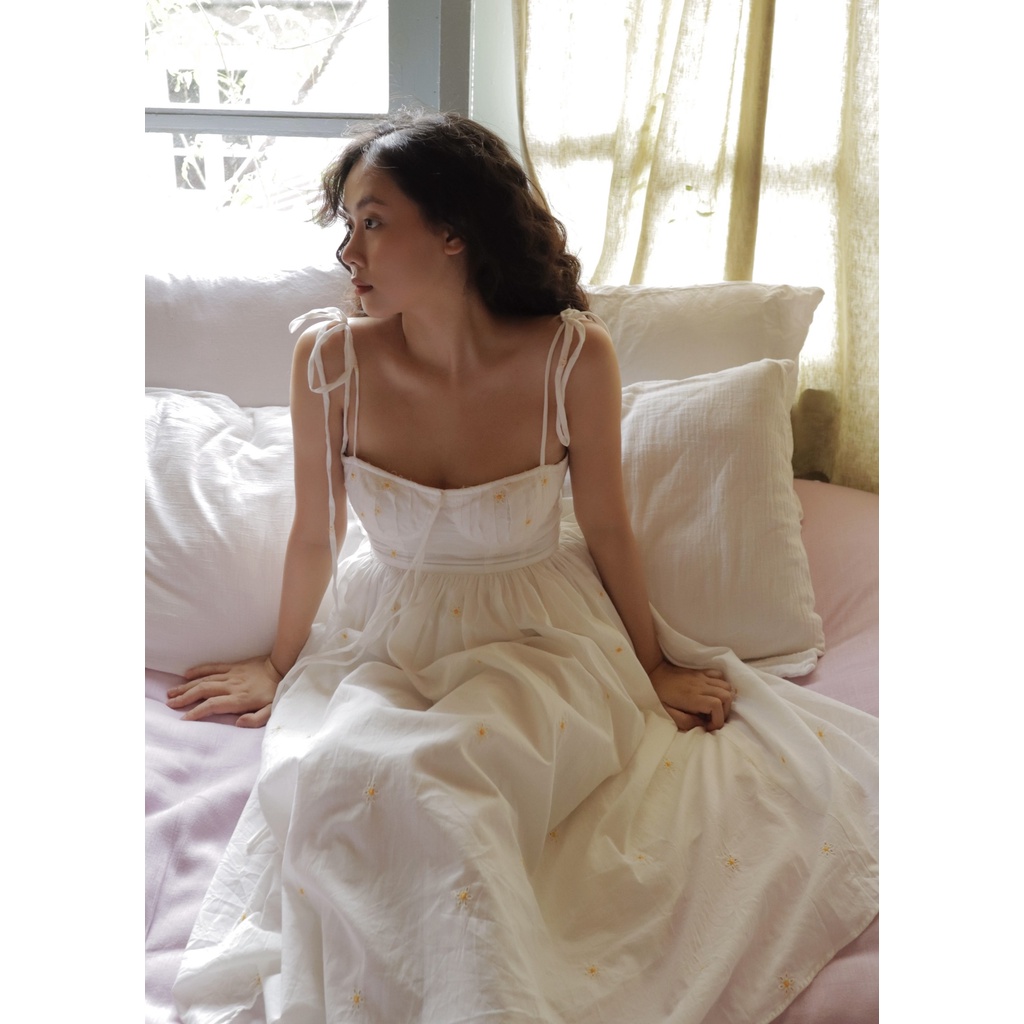 Đầm 2 dây thêu hoa cúp ngực The Country Camilo Daisy vải linen