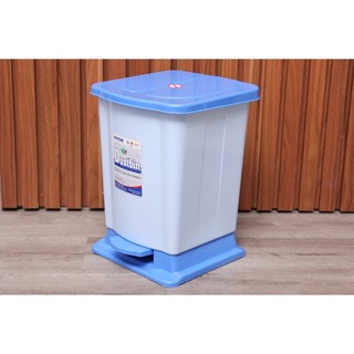 Thùng rác đạp vuông Duy Tân nhí
