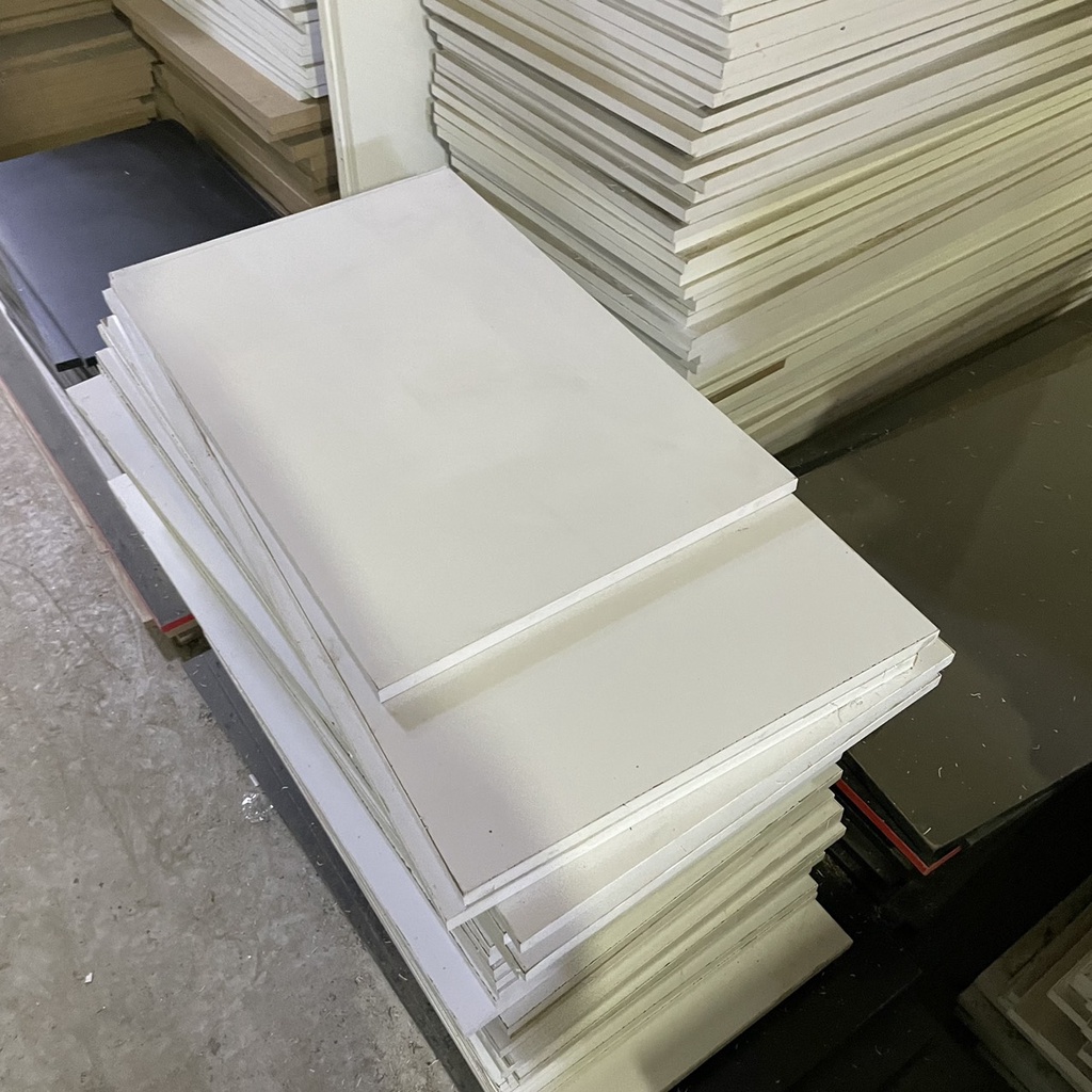 Mặt gỗ MDF đa dạng màu sắc, kích thước dày 17mm.