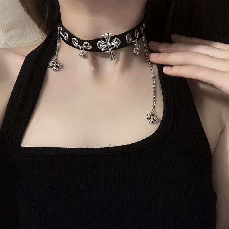 Vòng Cổ Choker Da Ngắn Màu Đen Phối Mặt Thánh Giá Phong Cách Retro