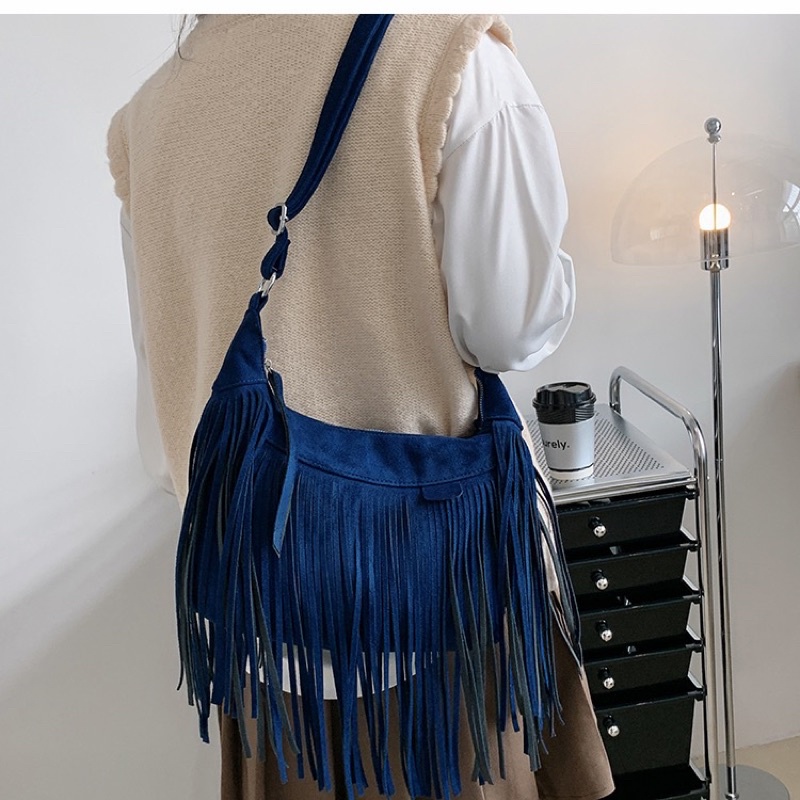 Túi đeo chéo tua rua chất da lộn hàng thiết kế mẫu mới 2023