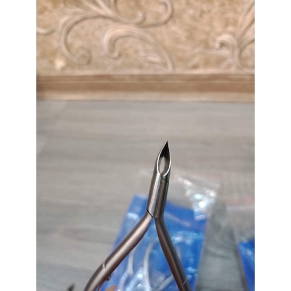 Kìm thép ko gỉ bền bén.