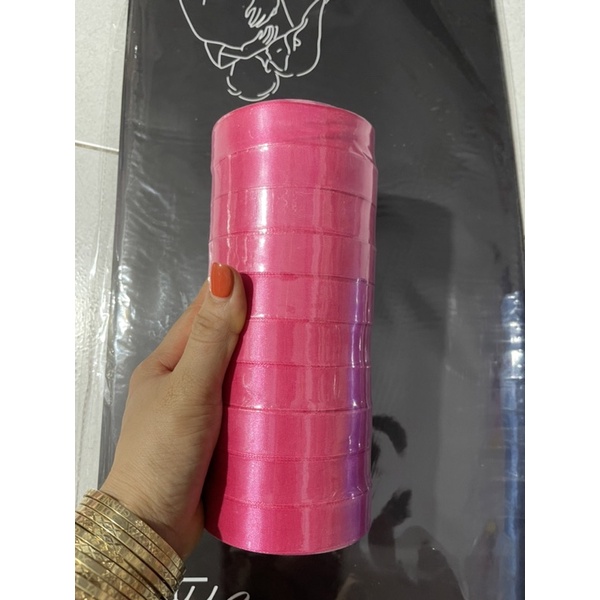 1 cuộn ruy băng bản 2cm. dùng trang trí. làm nơ