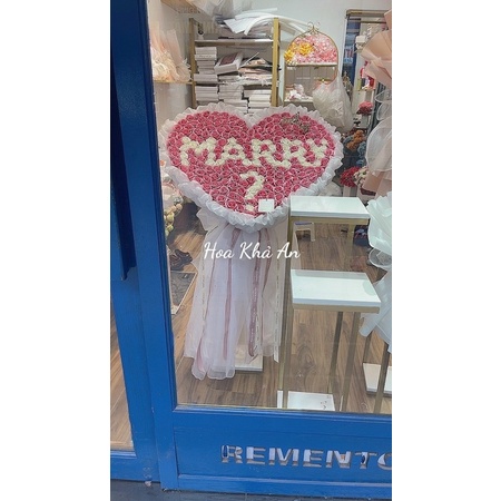 [Ảnh chụp tại shop Khả An] Hoa tim cầu hôn 200bông. Đặt chữ tuỳ í, inbox