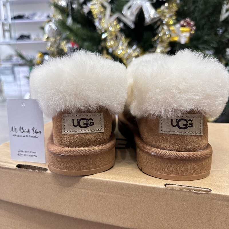 Bốt cổ lông U.G.G