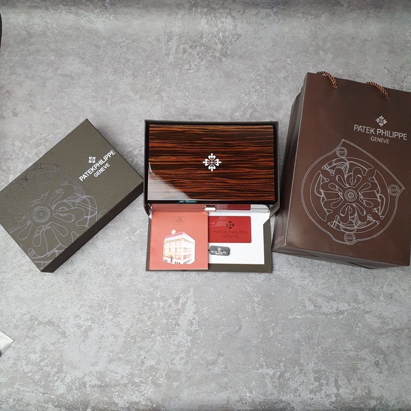 Hộp đồng hồ Patek Phlippe loại 2, đi kèm sổ thẻ + túi xách cao cấp