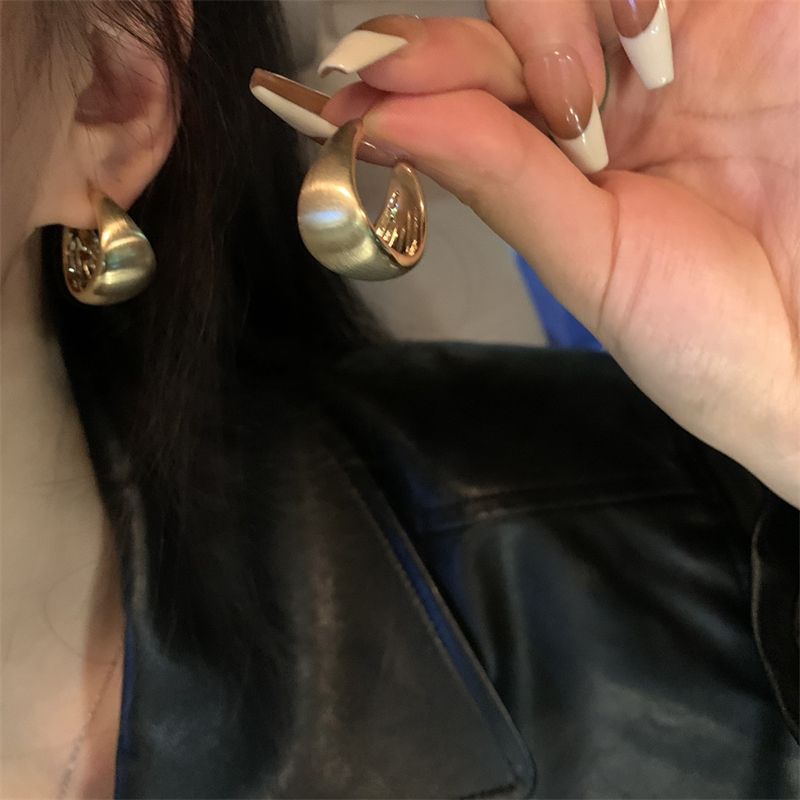 Khuyên Tai Kim Loại Thiết Kế Cọ Chải Phong Cách Năm 2023