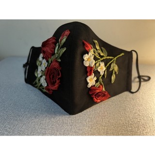 Khẩu trang thêu handmade có nút điều chỉnh