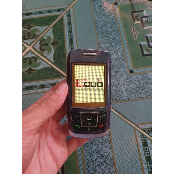 Điện thoại Samsung Sgh E250 nghe gọi