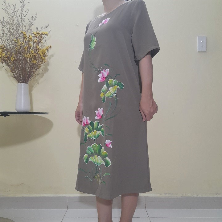 Size L, XL, 2XL, 3XL  - Váy Đầm Trung Niên Vẽ Tay Dáng Suông A - Chất Vải Lụa Trượt Cao Cấp