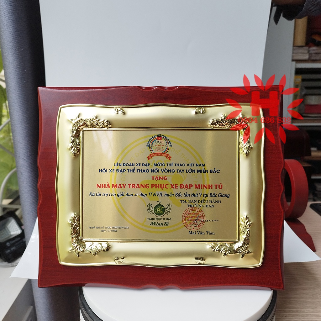Bảng chứng nhận, bảng vinh danh, bằng khen khung kim loại hoa văn góc
