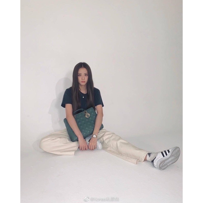 Quần jeans dáng suông màu kem giống Jisoo BLACKPINK