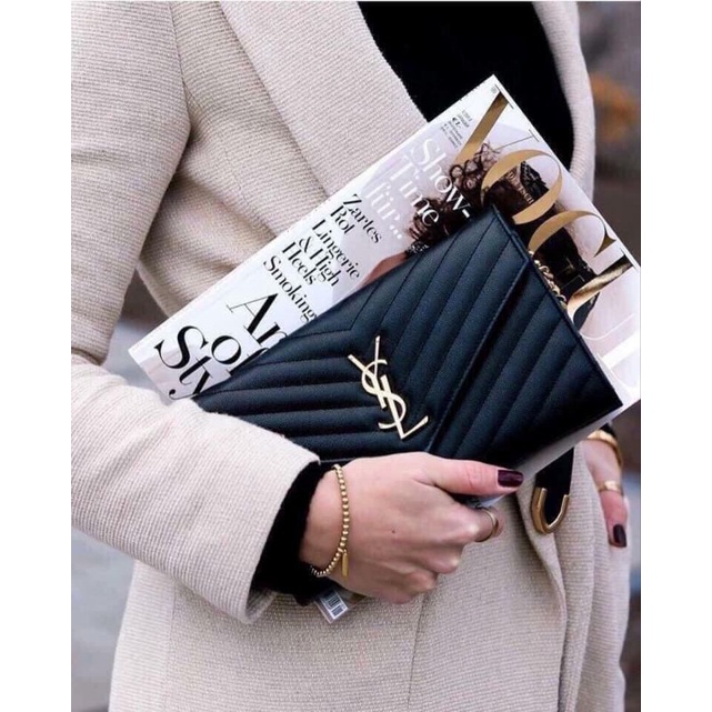 Túi clucht da sần hạt