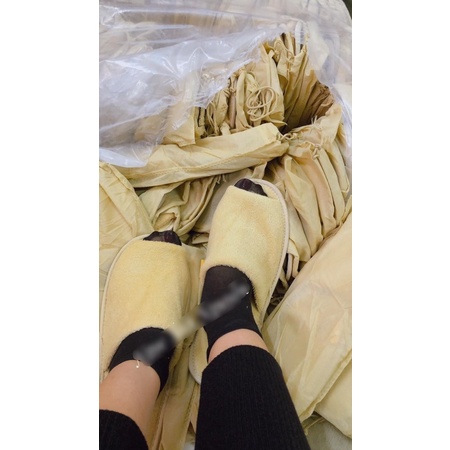 Dép đi trong nhà chuyên dụng chống trơn trượt rất êm và dày dặn dành cho gia đình