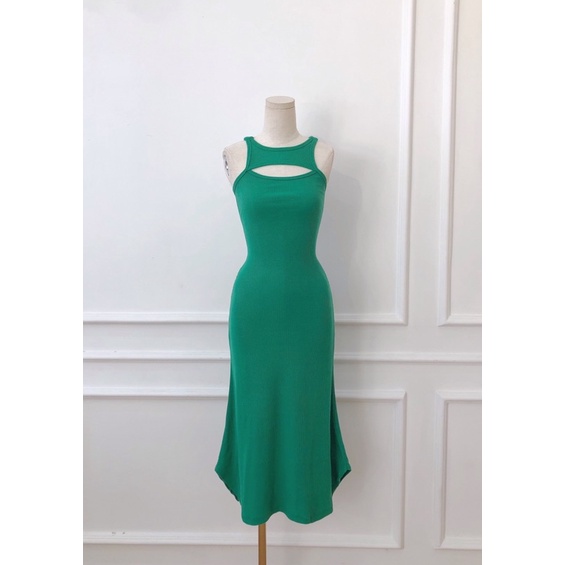 Đầm khoét dáng dài