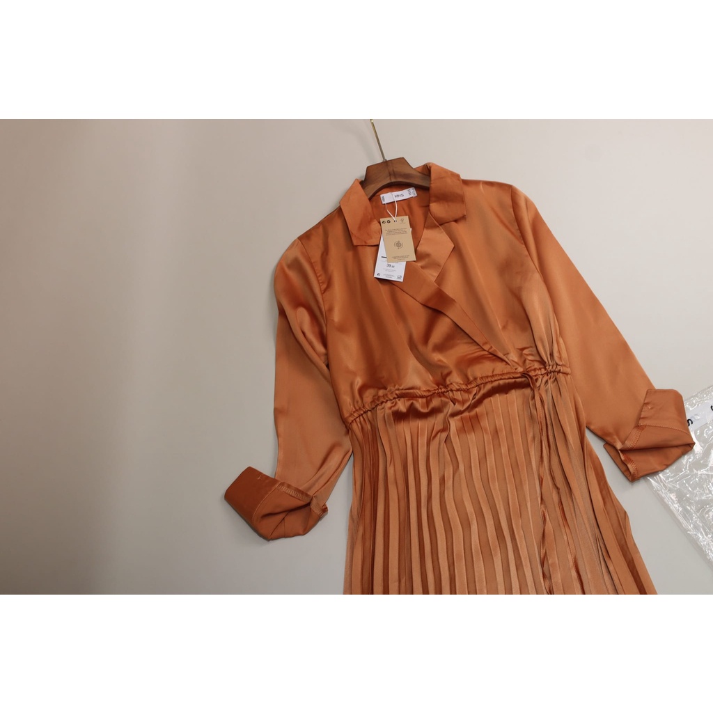 Váy midi MNG cổ vest hàng dư xịn chất lụa Hàn