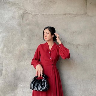 Đầm nhung đỏ đắp chéo