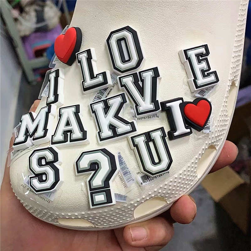 Miễn phí kết hợp số và chữ cái giày trang trí Jibbitz Crocs nút PVC giày phù hiệu FZL01