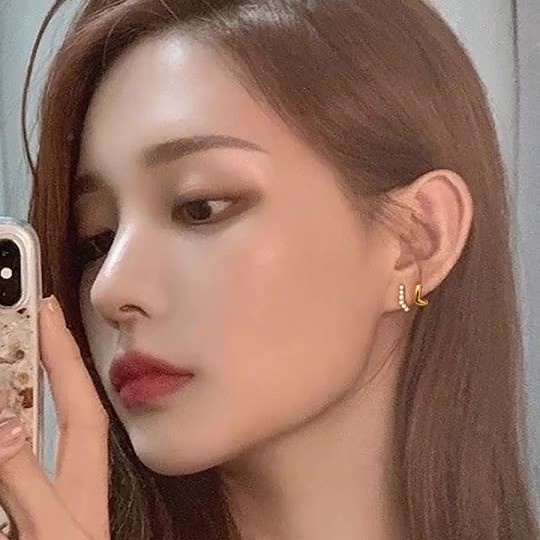 Khuyên Tai Đính Kim Cương Màu Vàng Thời Trang Hàn Quốc Chất Lượng Cao