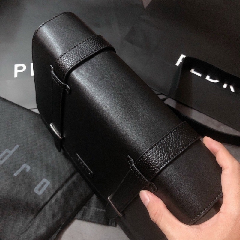 Cặp nam Pedro công sở lịch lãm