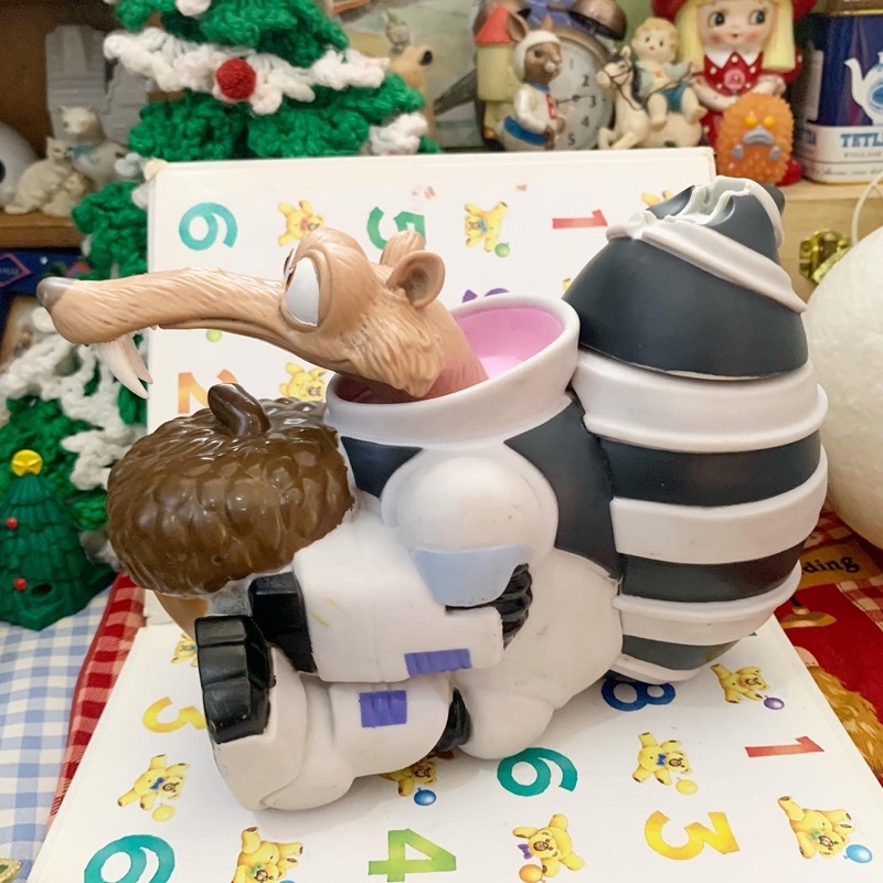 Bình trang trí Scrat trong phim Ice Age kỷ băng hà mô hình đồ chơi