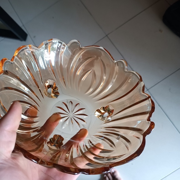 Đĩa thủy tinh 3 chân chất liệu thủy tinh cao cấp ,dùng trưng bày hoa quả , bánh kẹo...đường kính 24cm TRENDS HOUSE